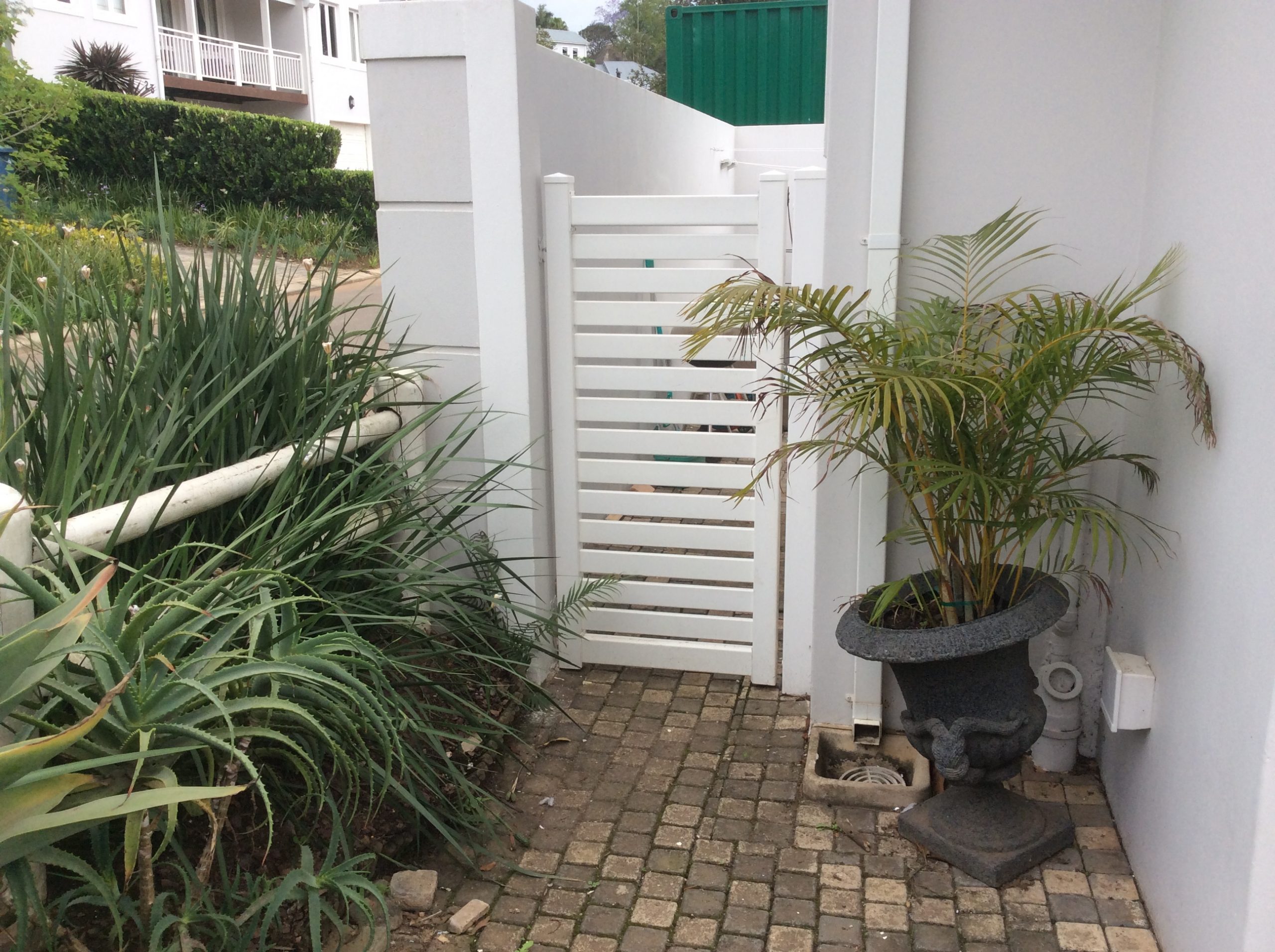 10Horizontal Slatted Gate
